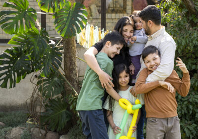 kids-having-fun-jungle-themed-party